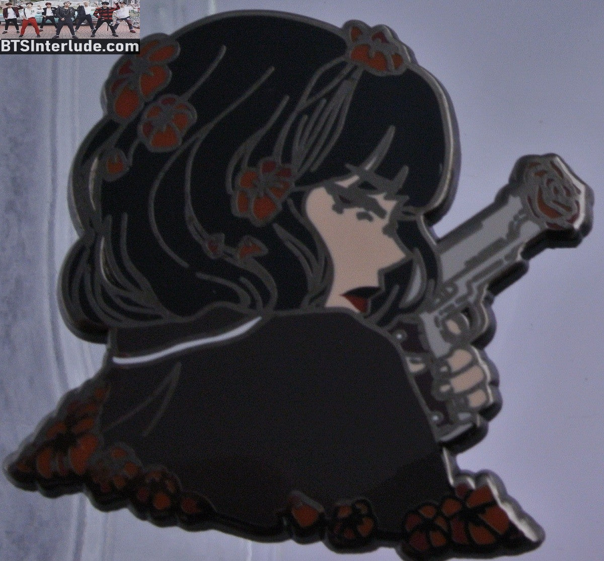 BTS PIN ENAMEL GUNMETAL SUGA MIN YOONGI 민윤기 FEMALE ASSASSIN VARIANT GUN MANQCHI PINS BADGE BUTTON