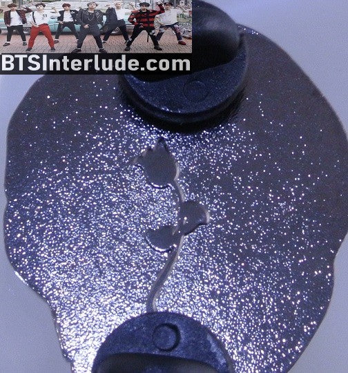 BTS PIN ENAMEL GUNMETAL V KIM TAEHYUNG 김태형 RED HAIR V SIGN OVER EYE PINS OVER FLOWERS BADGE BUTTON