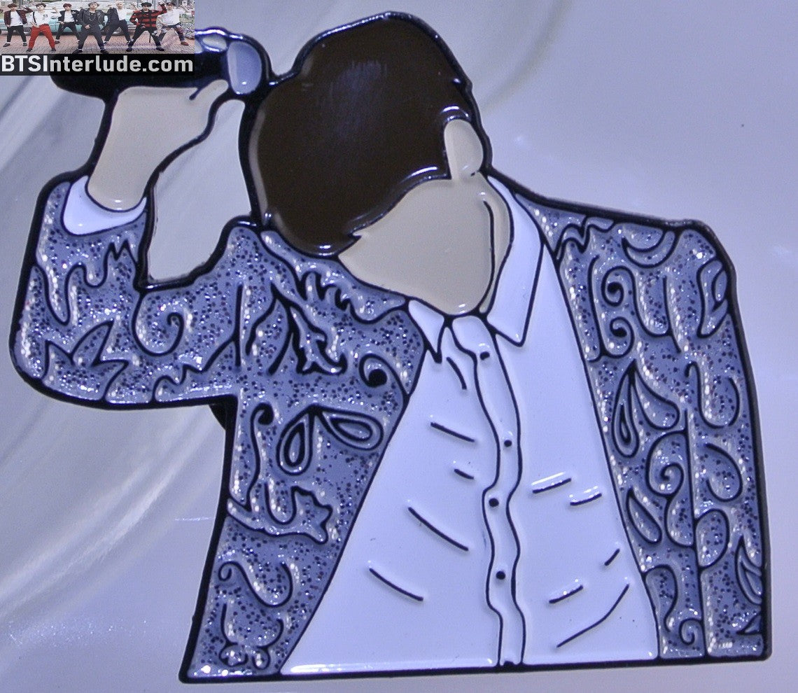 BTS PIN ENAMEL GUNMETAL V KIM TAEHYUNG 김태형 2016 MNET SILVER GLITTER JACKET BADGE BUTTON