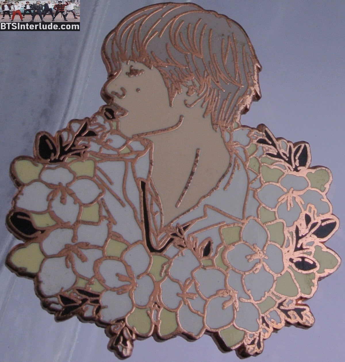 BTS PIN ENAMEL ROSE GOLD COPPER V KIM TAEHYUNG 김태형 PROFILE WHITE FLOWERS STARCANDY PINS BADGE BUTTON