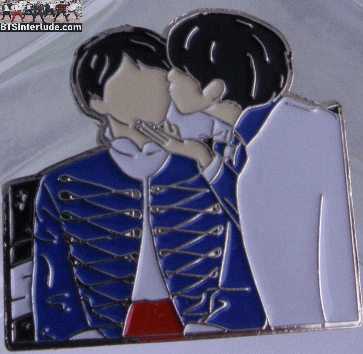 BTS PIN ENAMEL SILVER SUB-UNIT V KIM TAEHYUNG KISSING JEON JUNGKOOK CHEEK JAPAN FANMEET BADGE BUTTON