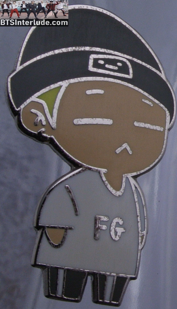 BTS PIN ENAMEL SILVER SUGA MIN YOONGI 민윤기 BLOND HAIR WHITE FG FEAR OF GOD SHIRT GREY BEANIE BADGE BUTTON
