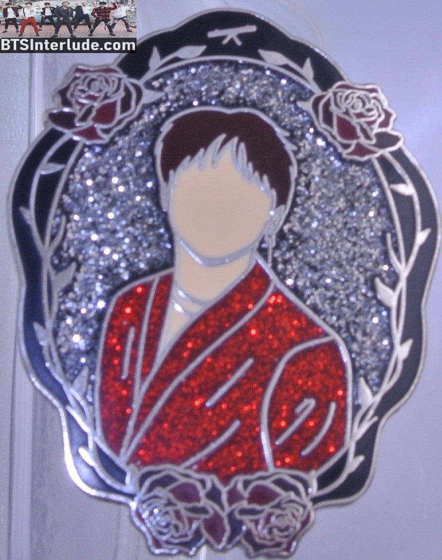 BTS PIN ENAMEL SILVER SUGA MIN YOONGI 민윤기 SEESAW RED GLITTER SUIT FRAME SILVER GLITTER ELYSIAN PINS BADGE BUTTON
