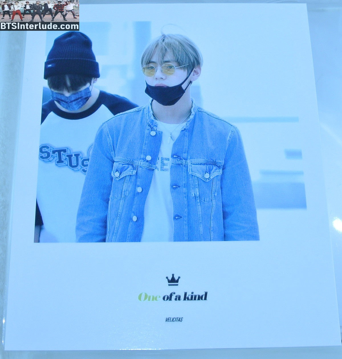 BTS POLAROID FANSITE V KIM TAEHYUNG 김태형 BLACK MASK DENIM JACKET AIRPORT FASHION VELICITAS FANSITE ONE OF A KIND