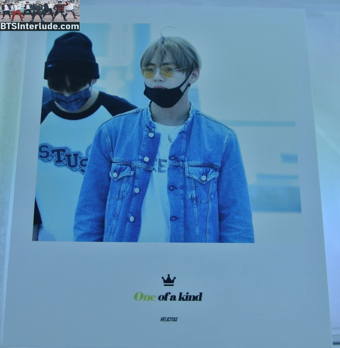 BTS POLAROID FANSITE V KIM TAEHYUNG 김태형 BLACK MASK DENIM JACKET AIRPORT FASHION VELICITAS FANSITE ONE OF A KIND