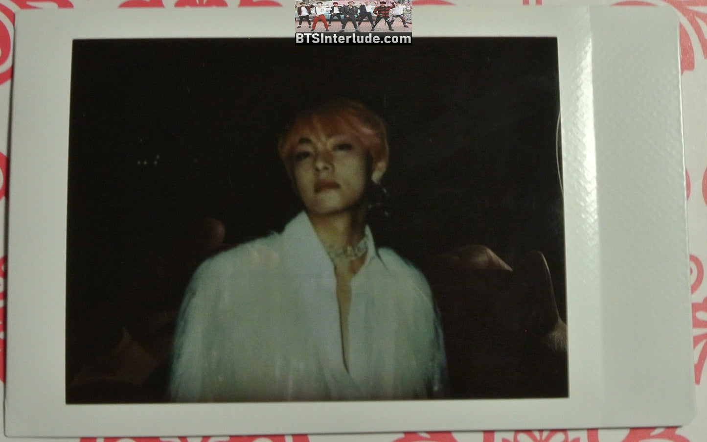 BTS POLAROID FANSITE V KIM TAEHYUNG 김태형 PINK HAIR WHITE SHIRT IN THE DARK