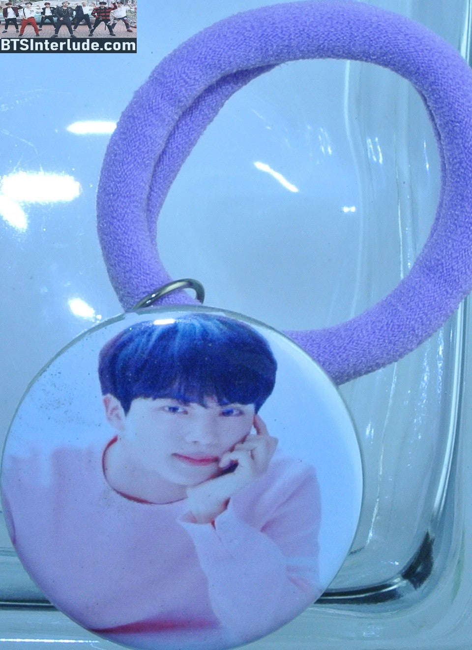 BTS PONYTAIL HOLDER BUTTON JIN KIM SEOKJIN 김석진 PINK SWEATER SEAMLESS HAIR TIE