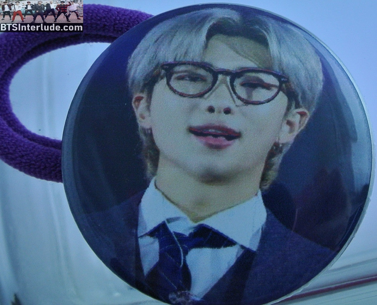 BTS PONYTAIL HOLDER BUTTON RM KIM NAMJOON 김남준 BLOND HAIR SUIT GLASSES SEAMLESS HAIR TIE