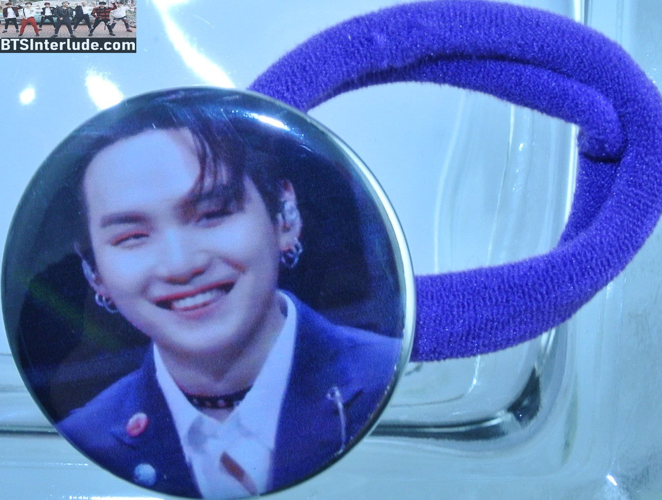 BTS PONYTAIL HOLDER BUTTON SUGA MIN YOONGI 민윤기 PURPLE SUIT SMILE SEAMLESS HAIR TIE