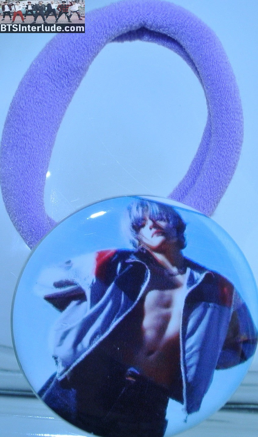BTS PONYTAIL HOLDER BUTTON V KIM TAEHYUNG 김태형 GREY JACKET SHIRTLESS BAZAAR PHOTO SHOOT SEAMLESS HAIR TIE