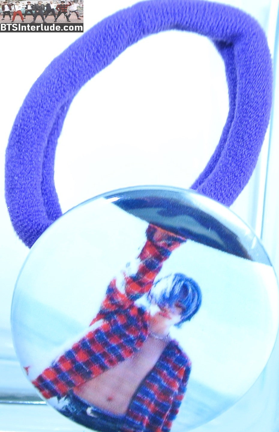 BTS PONYTAIL HOLDER BUTTON V KIM TAEHYUNG 김태형 SKATEBOARD SHIRTLESS BAZAAR PHOTO SHOOT SEAMLESS HAIR TIE