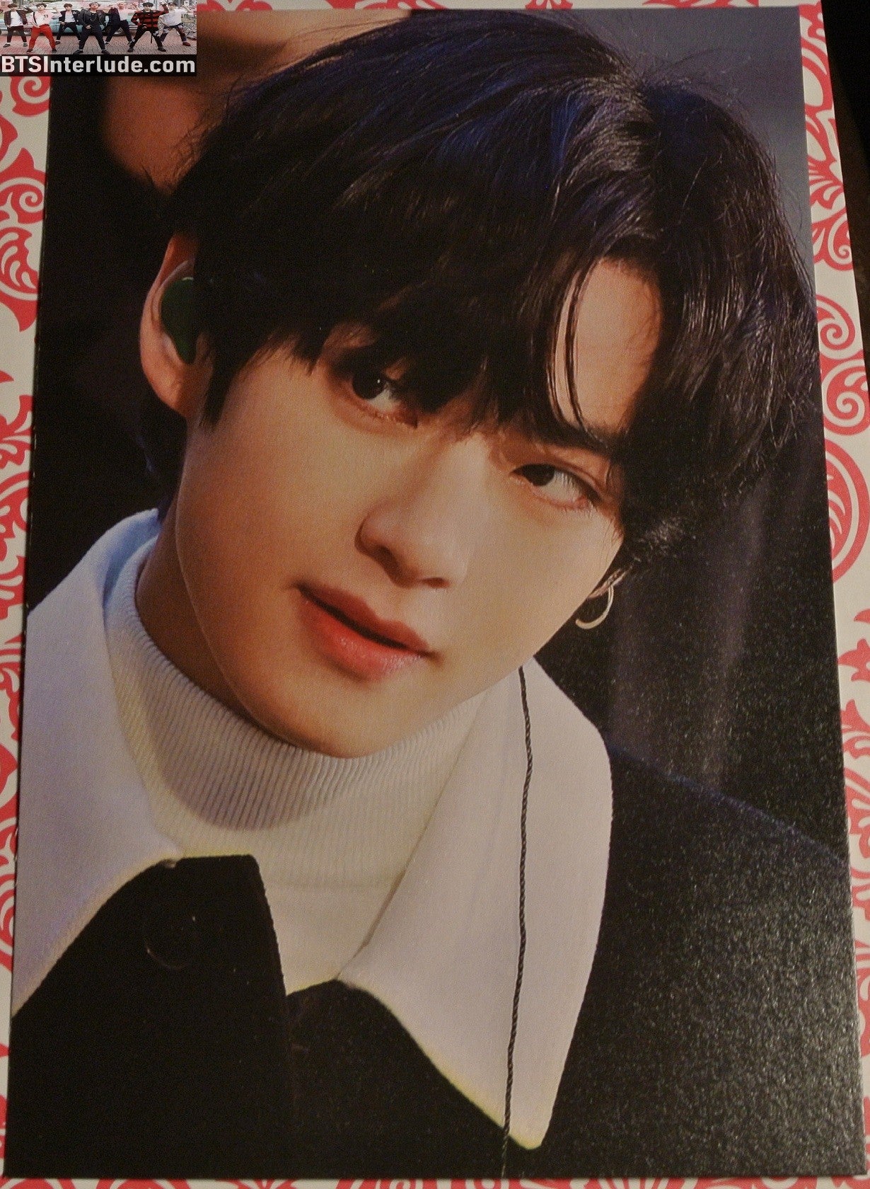 BTS POSTCARD FANSITE V KIM TAEHYUNG 김태형 BLACK JACKET WHITE SHIRT LEAN