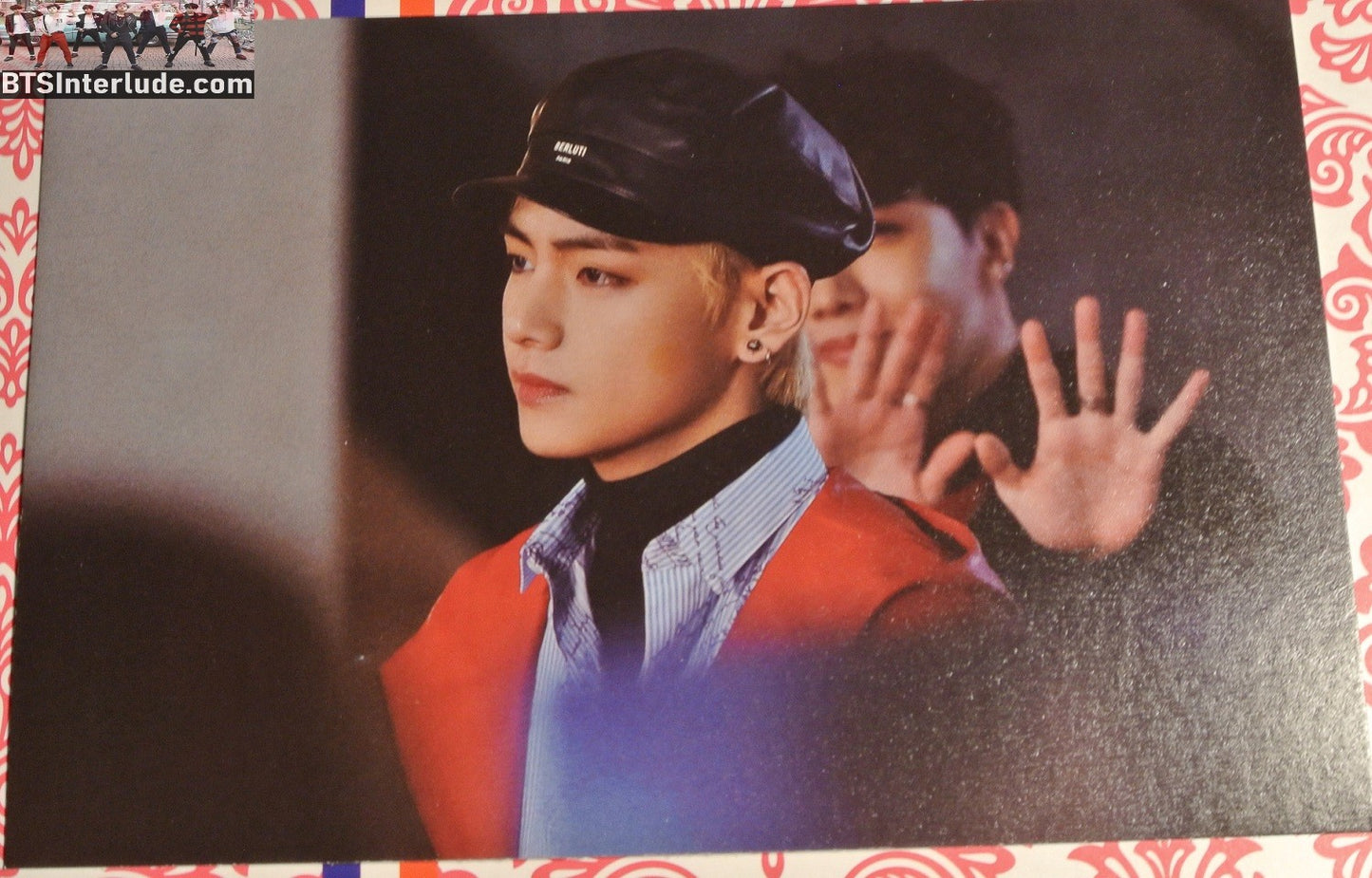 BTS POSTCARD FANSITE V KIM TAEHYUNG 김태형 BLACK BERET RED JACKET