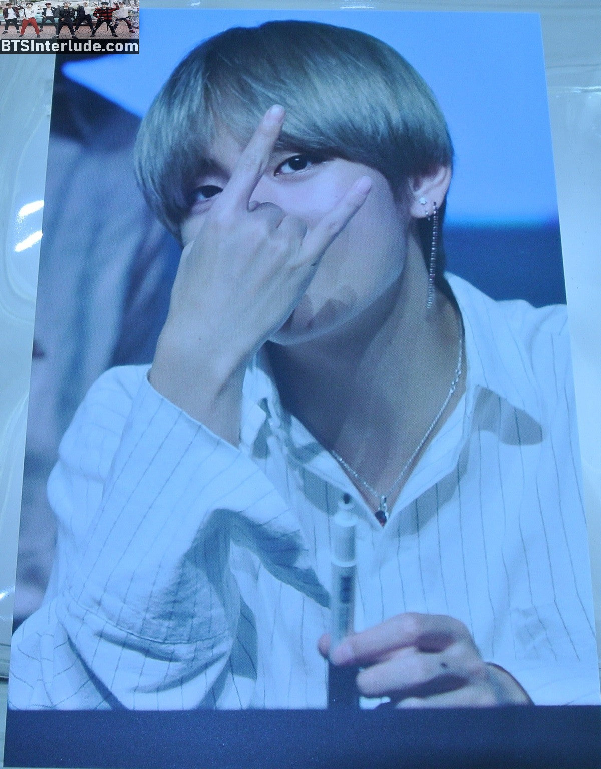 BTS POSTCARD FANSITE V KIM TAEHYUNG 김태형 ASL I LOVE YOU HAND FANSIGN REVORN FANSITE