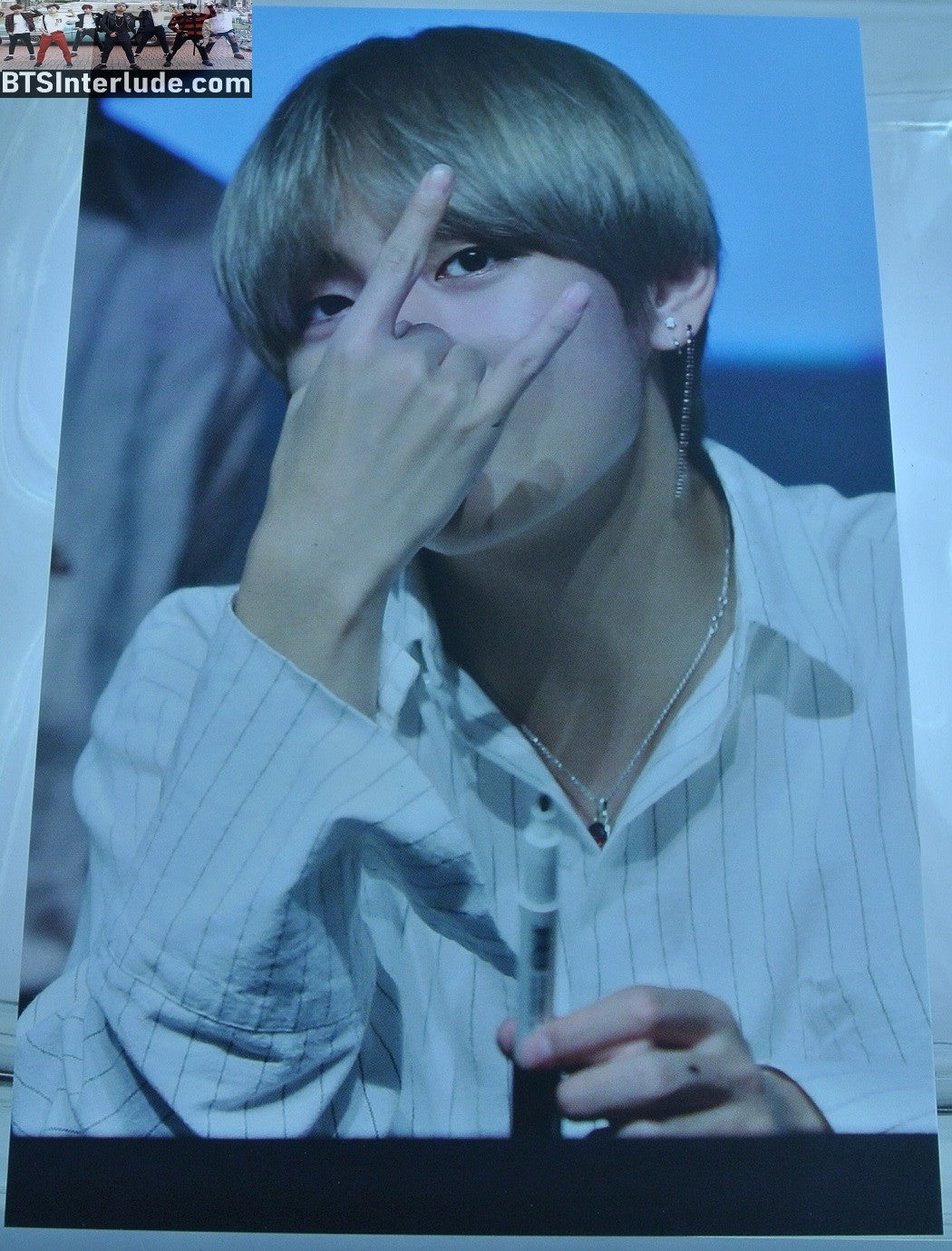 BTS POSTCARD FANSITE V KIM TAEHYUNG 김태형 ASL I LOVE YOU HAND FANSIGN REVORN FANSITE