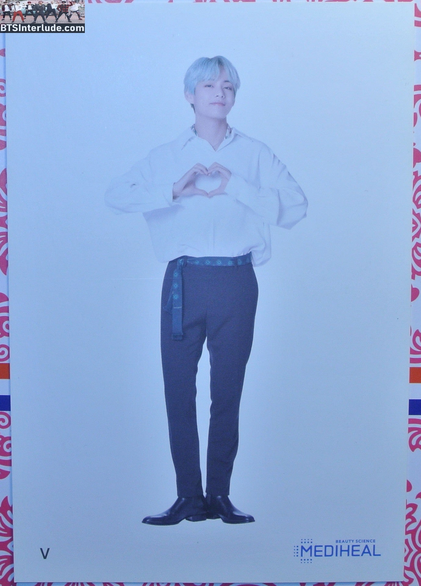BTS POSTCARD OFFICIAL V KIM TAEHYUNG 김태형 MINT HAIR HAND HEART LOVE ME LOVE MEDIHEAL 4" X 6"