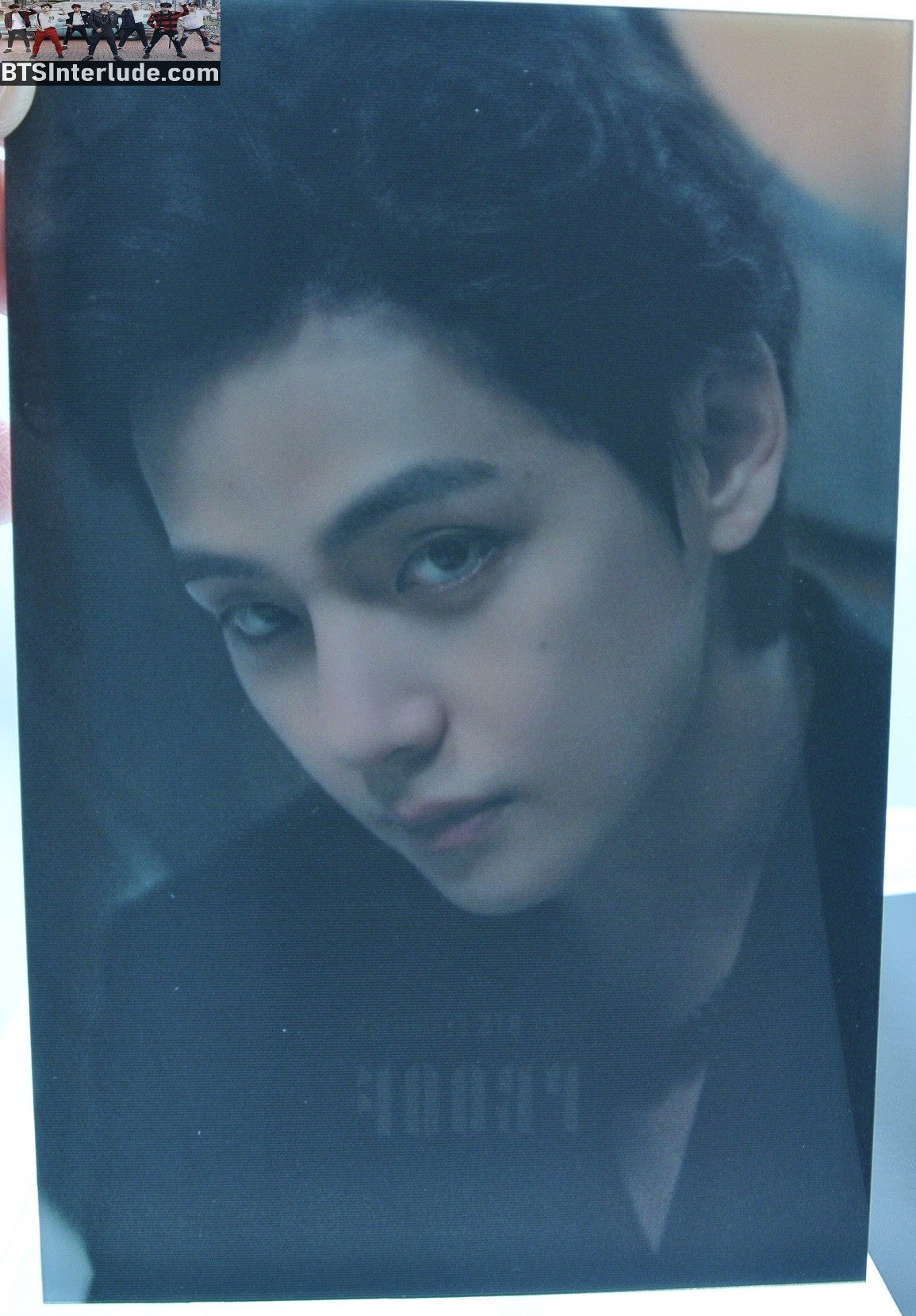 BTS POSTCARD OFFICIAL LENTICULAR V KIM TAEHYUNG 김태형 SET OF 2 BULLET PROOF EXHIBITION NEW OFFICIAL MERCHANDISE POST CARD