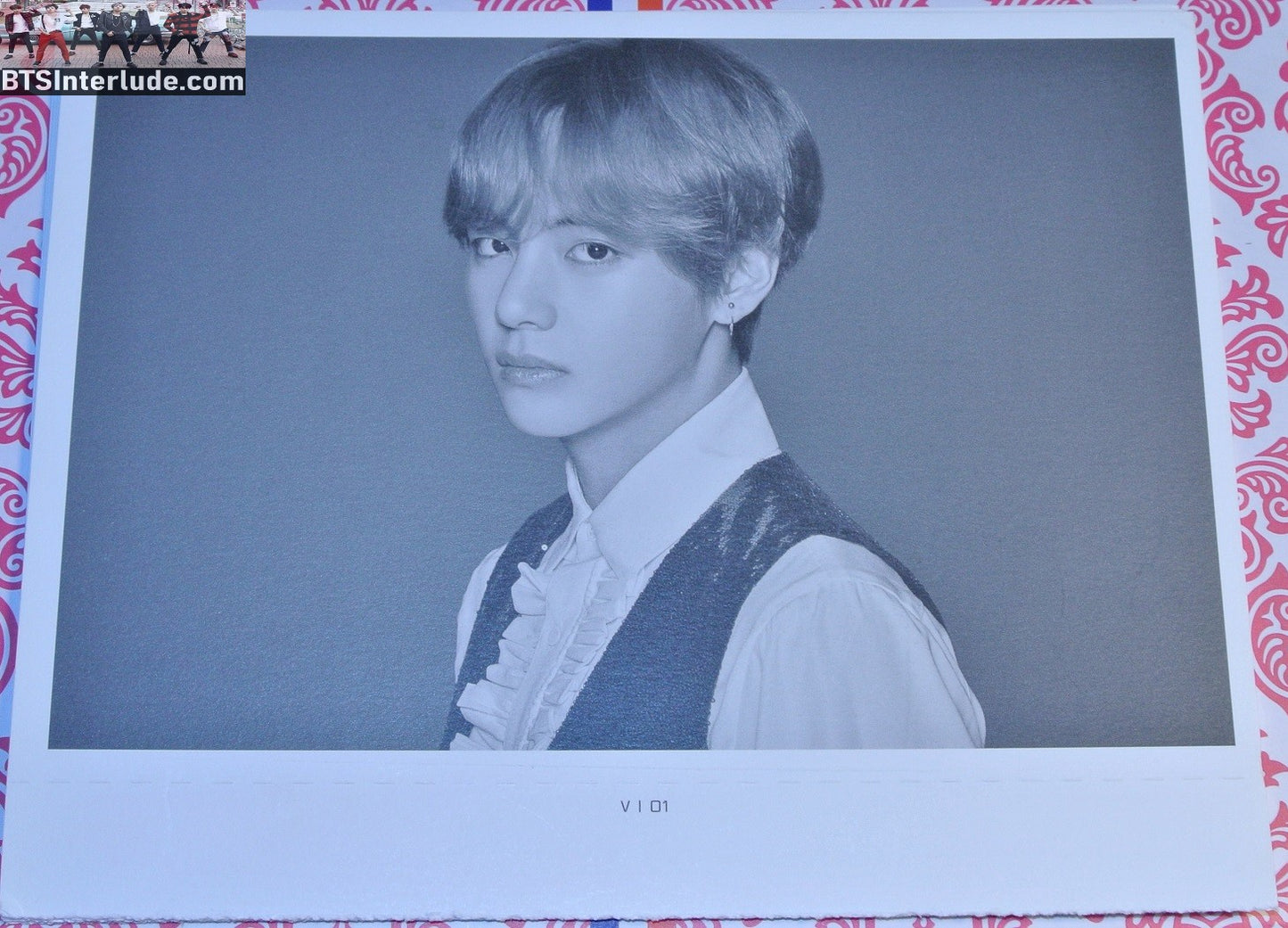 BTS POSTCARD OFFICIAL V KIM TAEHYUNG 김태형 BLACK WHITE WINGS TOUR FINAL #1