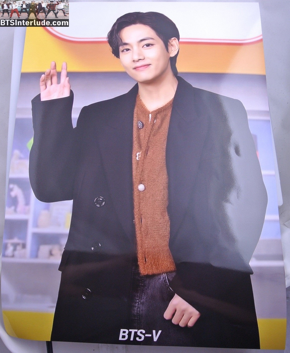 BTS POSTER FANSITE V KIM TAEHYUNG 김태형 BROWN SWEATER BLACK COAT NEW