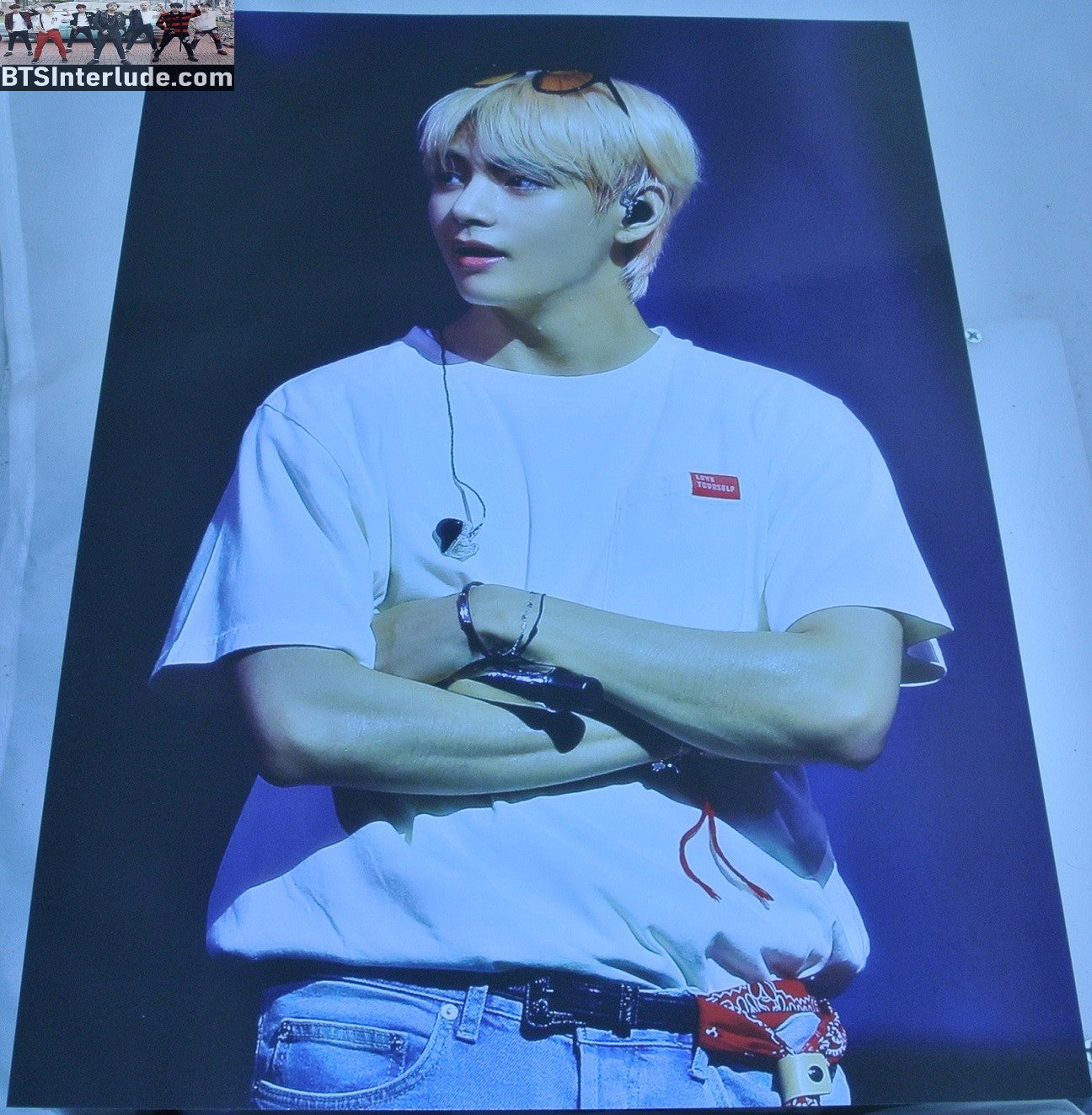 BTS POSTER FANSITE V KIM TAEHYUNG 김태형 BLOND HAIR GLASSES ON HEAD LOVE YOURSELF WORLD TOUR DEAR MY HEART FANSITE