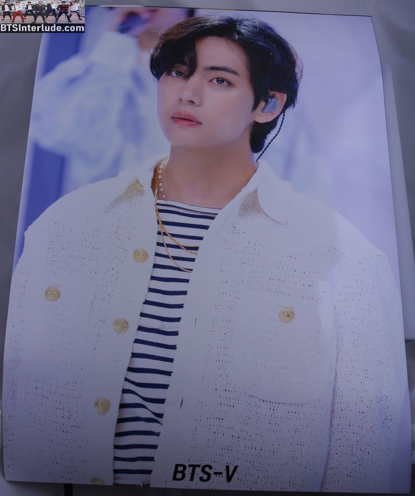 BTS POSTER FANSITE V KIM TAEHYUNG 김태형 INKIGAYO FOR YOUTH PERFORMANCE WHITE JACKET NEW