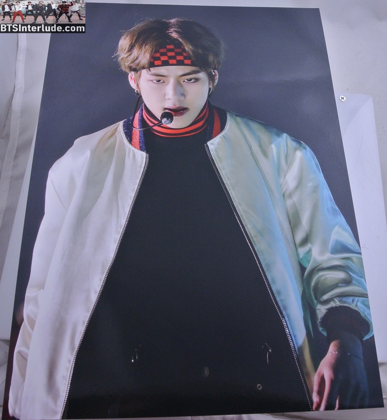 BTS POSTER FANSITE V KIM TAEHYUNG 김태형 RED BLACK CHECKED BANDANA WHITE JACKET NUNA V FANSITE GLEAM IN YOUR DREAM