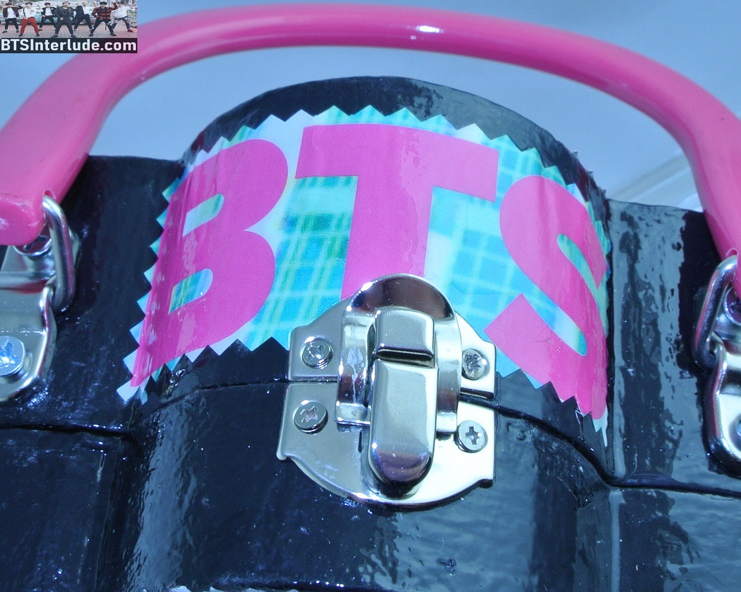 BTS PURSE CIGAR BOX V KIM TAEHYUNG 김태형 CLOVER PINK LUCITE HANDLE SILVER HARDWARE