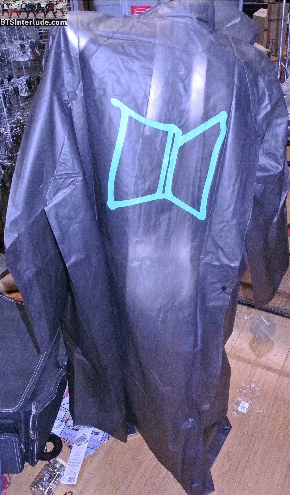 BTS RAINCOAT V KIM TAEHYUNG 김태형 PONCHO WINDBREAKER HOODIE HOODY COAT NEW OFFICIAL MERCHANDISE
