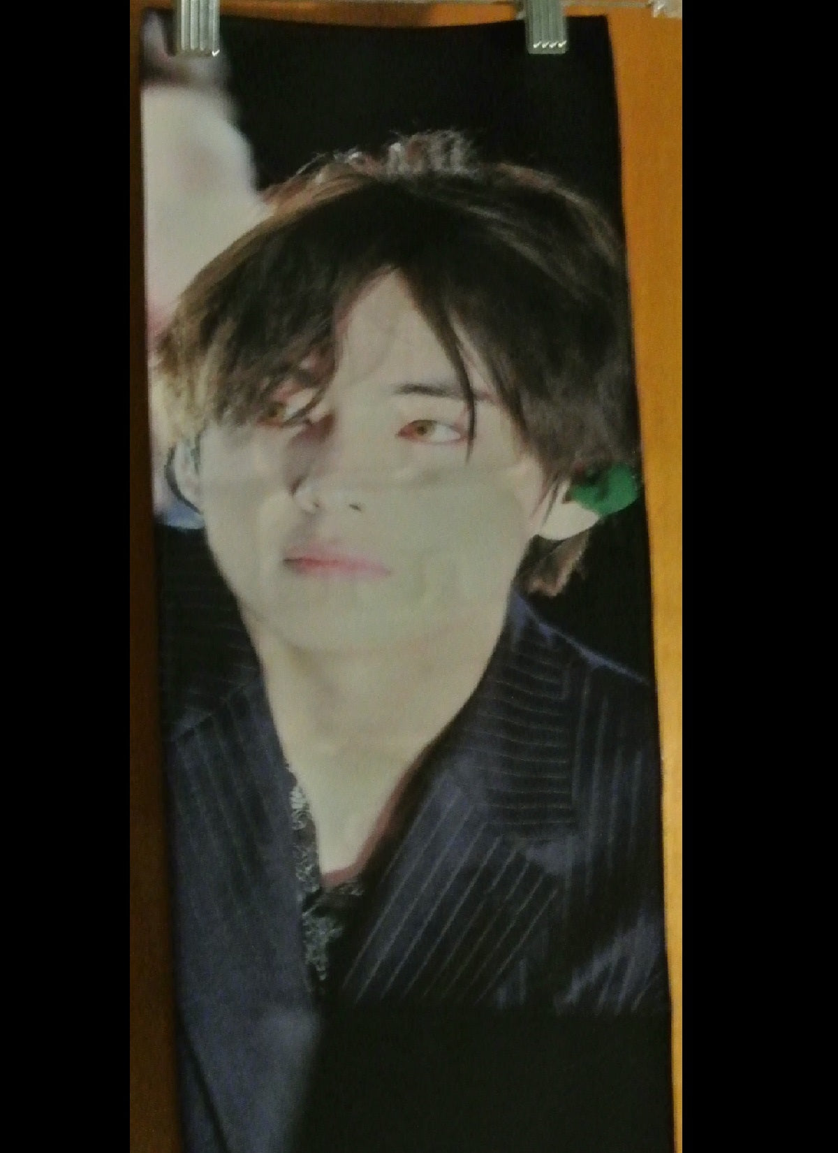BTS SLOGAN FABRIC V KIM TAEHYUNG 김태형 BLACK PINSTRIPE SUIT CONTACTS FANSITE SLOGAN BANNER LIMITED EDITION
