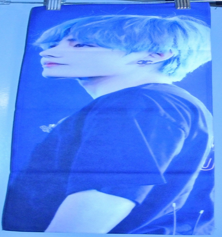 BTS SLOGAN FABRIC V KIM TAEHYUNG 김태형 BLUE HAIR LOVE YOURSELF TOUR V MIC FANSITE BANNER 2 SIDED LIMITED EDITION