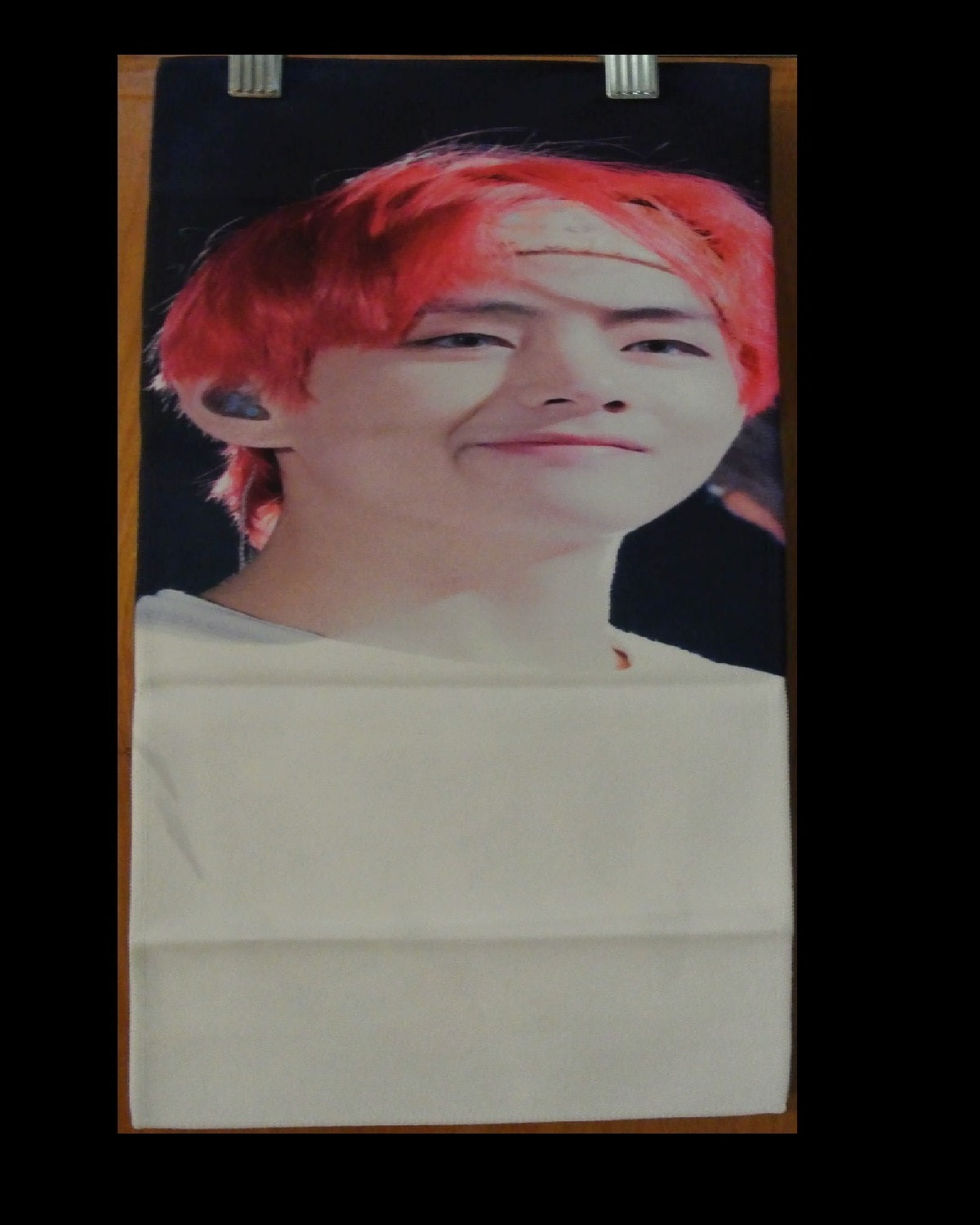 BTS SLOGAN FABRIC V KIM TAEHYUNG 김태형 RED HAIR BANDANA BT21 TATA MIC FACE FANSITE BANNER 2 SIDED LIMITED EDITION