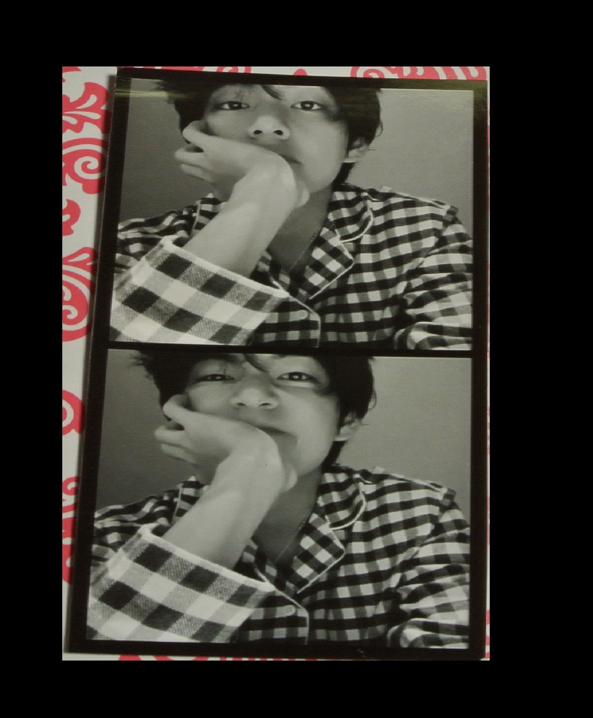 BTS PHOTO V KIM TAEHYUNG 2 SHOT BLACK WHITE CHECKED PJS FILM STRIP FANSITE LIMITED EDITION