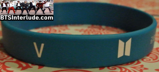 BTS BRACELET V KIM TAEHYUNG 김태형 BLUE SILICONE NAME IN WHITE BIRTHDAY BTS DOORS