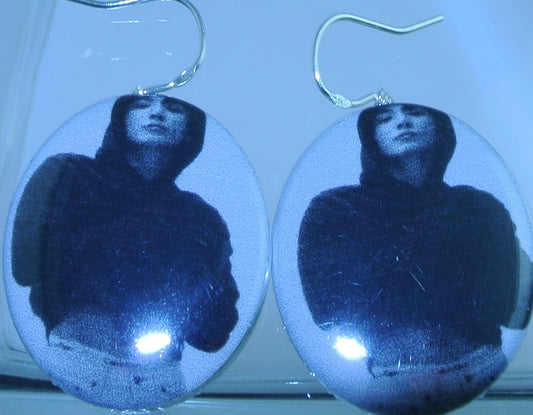 BTS EARRINGS BUTTON JEON JUNGKOOK 전정국 2 IN 1 CALVIN KLEIN BLACK HOODIE TUMMY PEEK BLACK WHITE PIERCED OR CLIP DANGLE DROP