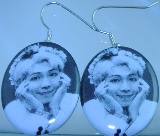 BTS EARRINGS BUTTON RM KIM NAMJOON 김남준 2 IN 1 FLOWER CROWN TIARA FANSIGN BLACK WHITE PIERCED OR CLIPS DANGLE DROP