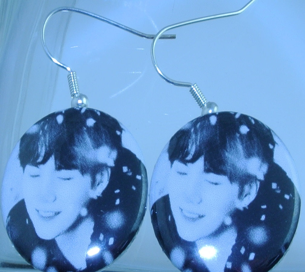BTS EARRINGS BUTTON SUGA MIN YOONGI 민윤기 2 IN 1 CONFETTI BLACK WHITE PIERCED OR CLIPS DANGLE DROP