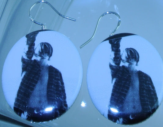 BTS EARRINGS BUTTON V KIM TAEHYUNG 김태형 2 IN 1 BAZAAR SKATEBOARD SHIRTLESS BLACK WHITE PIERCED OR CLIPS DANGLE DROP