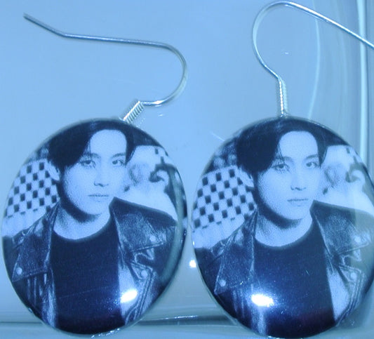 BTS EARRINGS BUTTON V KIM TAEHYUNG 김태형 2 IN 1 FRIENDS BLACK JACKET BLACK WHITE PIERCED OR CLIPS DANGLE DROP