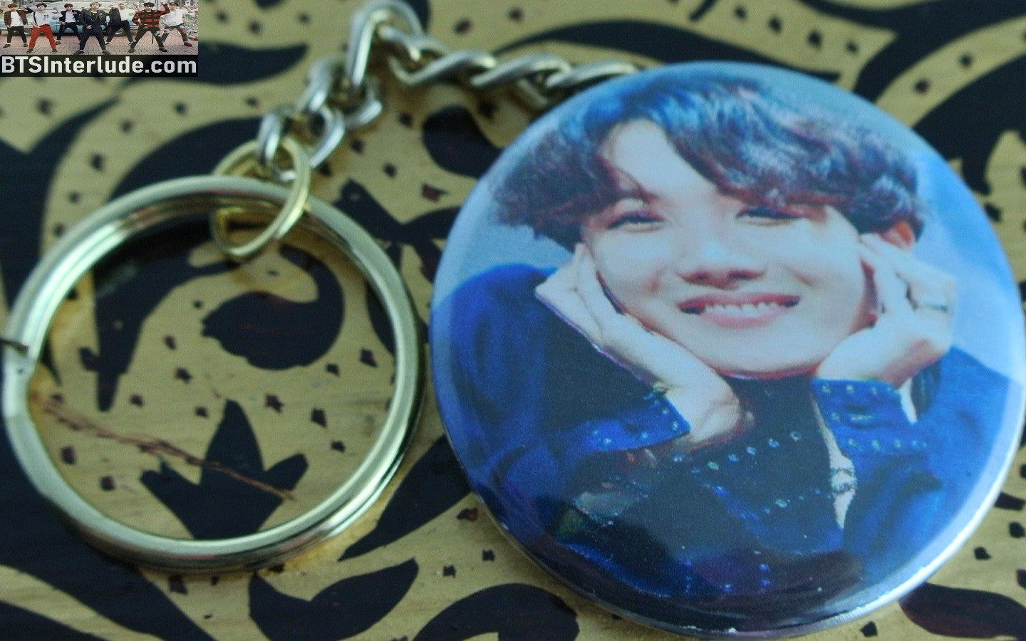 BTS KEYCHAIN BUTTON GOLD J-HOPE JUNG HOSEOK 정호석 SMILE HANDS ON CHEEKS FANSIGN KEYRING KEY RING CHAIN
