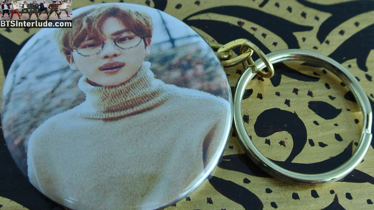 BTS KEYCHAIN BUTTON GOLD JIN KIM SEOKJIN 김석진 2ND MUSTER TAN SWEATER GLASSES KEYRING KEY RING CHAIN