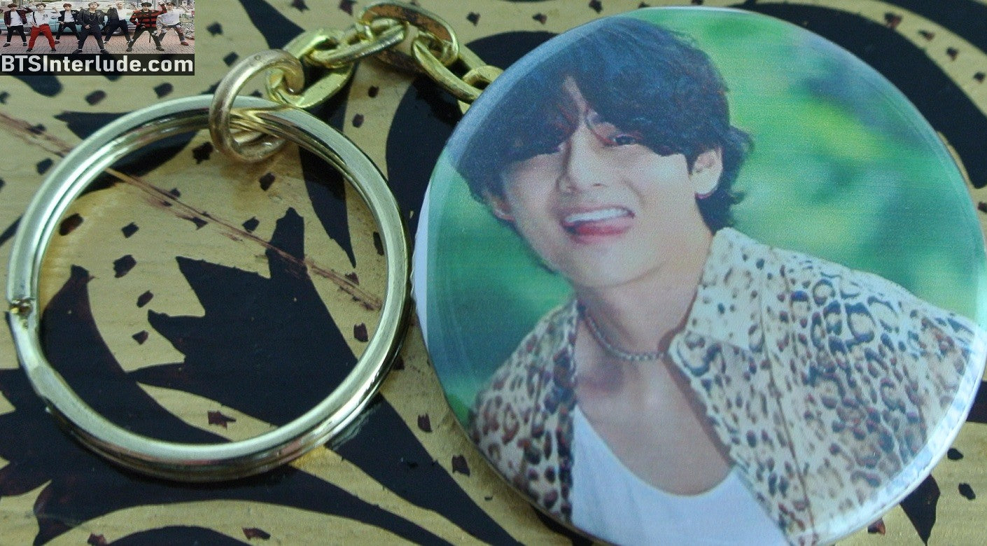 BTS KEYCHAIN BUTTON GOLD V KIM TAEHYUNG 김태형 CELINE LEOPARD SHIRT TONGUE KEYRING KEY CHAIN RING