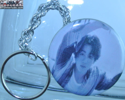 BTS KEYCHAIN BUTTON JEON JUNGKOOK 전정국 BLACK WHITE FLANNEL SHIRT KEYRING KEY CHAIN RING
