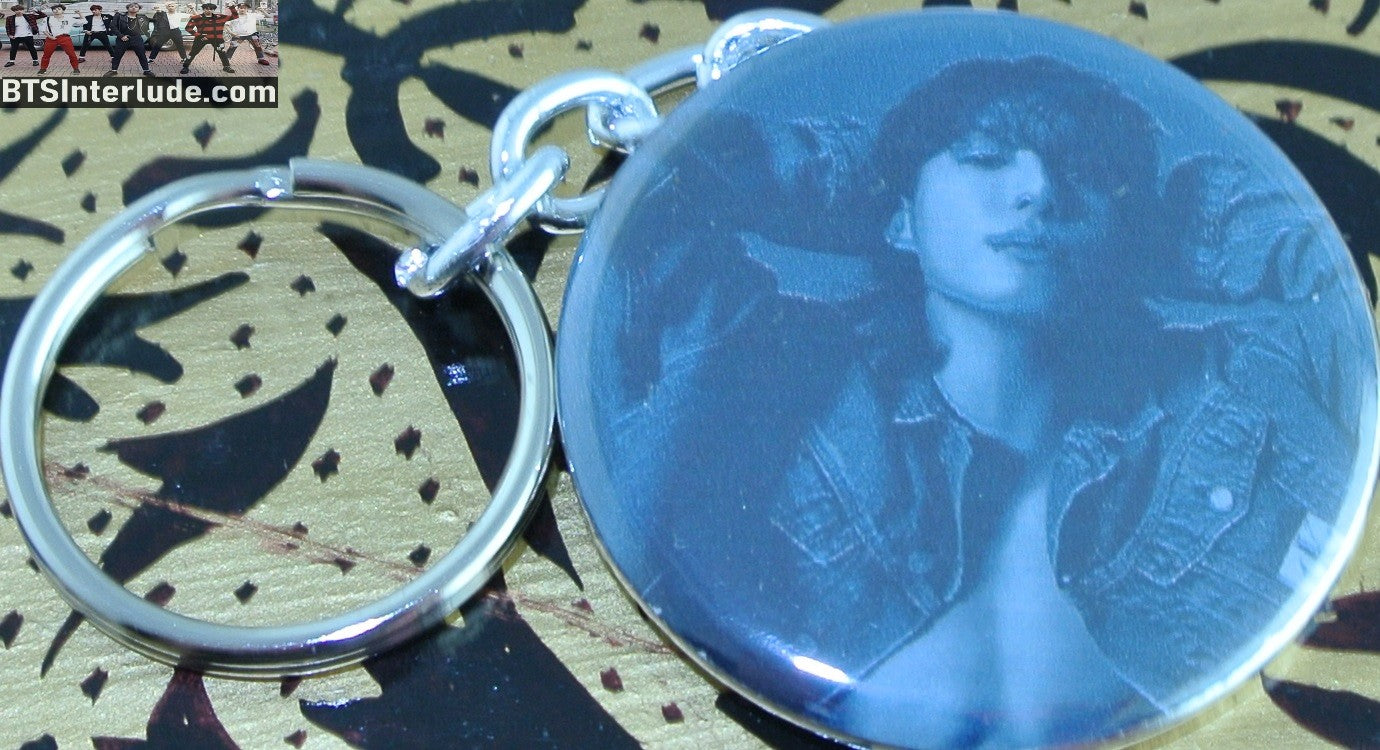 BTS KEYCHAIN BUTTON JEON JUNGKOOK 전정국 BLACK WHITE CALVIN KLEIN JACKET ARMS UP KEYRING KEY CHAIN RING
