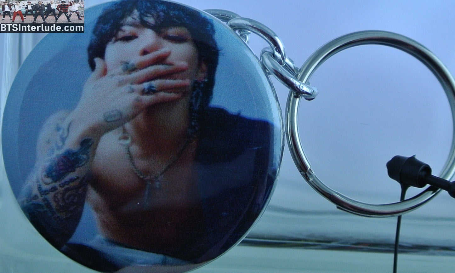 BTS KEYCHAIN BUTTON JEON JUNGKOOK 전정국 CALVIN KLEIN DENIM JACKET HALF OFF SHIRTLESS KEYRING KEY CHAIN RING