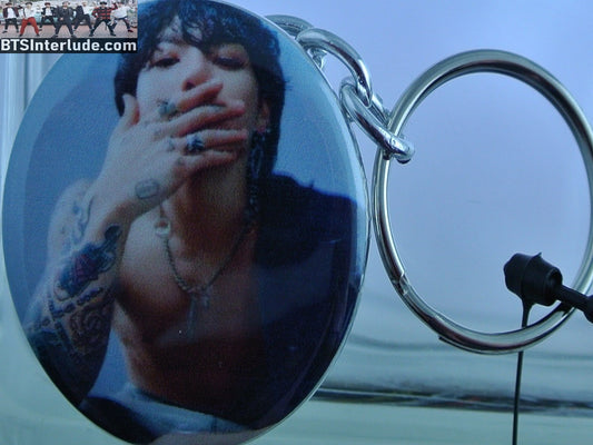 BTS KEYCHAIN BUTTON JEON JUNGKOOK 전정국 CALVIN KLEIN DENIM JACKET HALF OFF SHIRTLESS KEYRING KEY CHAIN RING