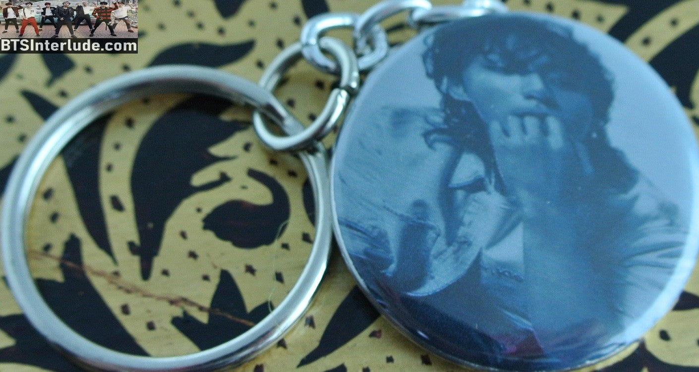BTS KEYCHAIN BUTTON JEON JUNGKOOK 전정국 BLACK WHITE CALVIN KLEIN HAND ON MOUTH KEYRING KEY CHAIN RING