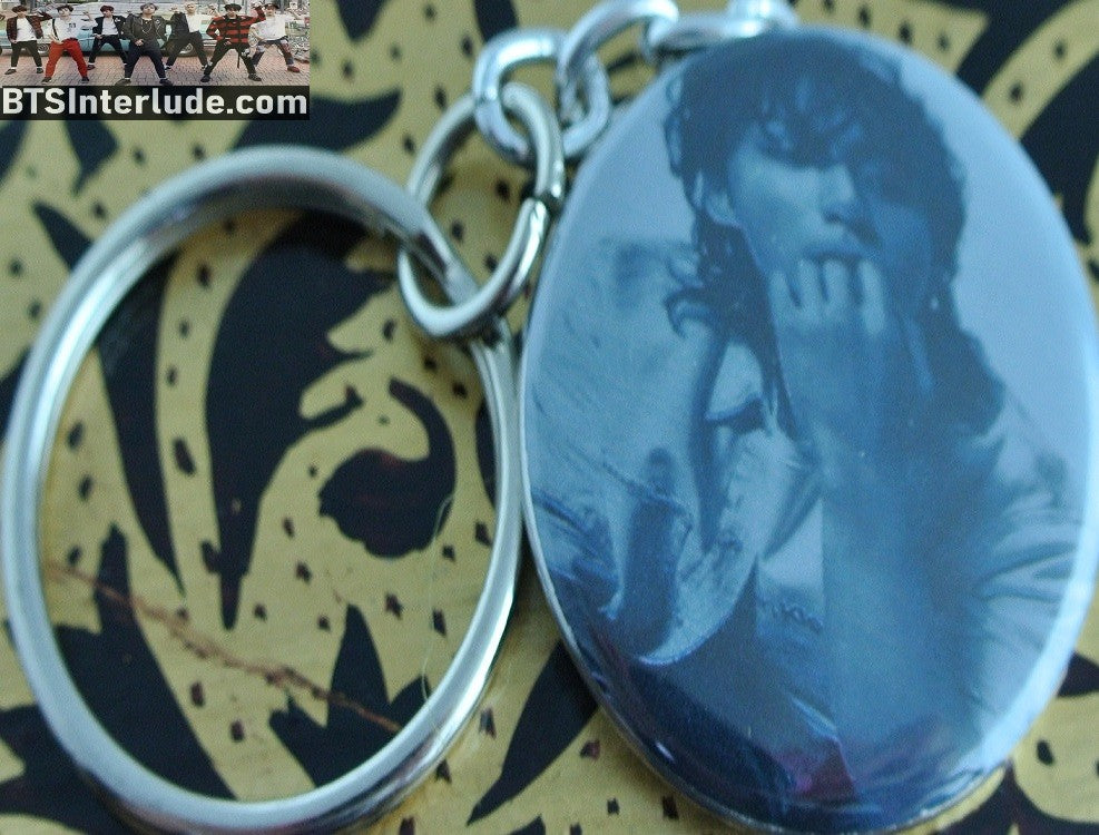 BTS KEYCHAIN BUTTON JEON JUNGKOOK 전정국 BLACK WHITE CALVIN KLEIN HAND ON MOUTH KEYRING KEY CHAIN RING