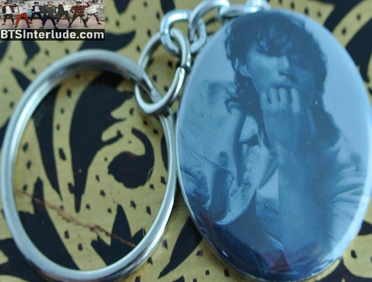 BTS KEYCHAIN BUTTON JEON JUNGKOOK 전정국 BLACK WHITE CALVIN KLEIN HAND ON MOUTH KEYRING KEY CHAIN RING