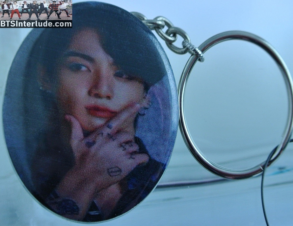 BTS KEYCHAIN BUTTON JEON JUNGKOOK 전정국 HAND ON CHIN KEYRING KEY CHAIN RING