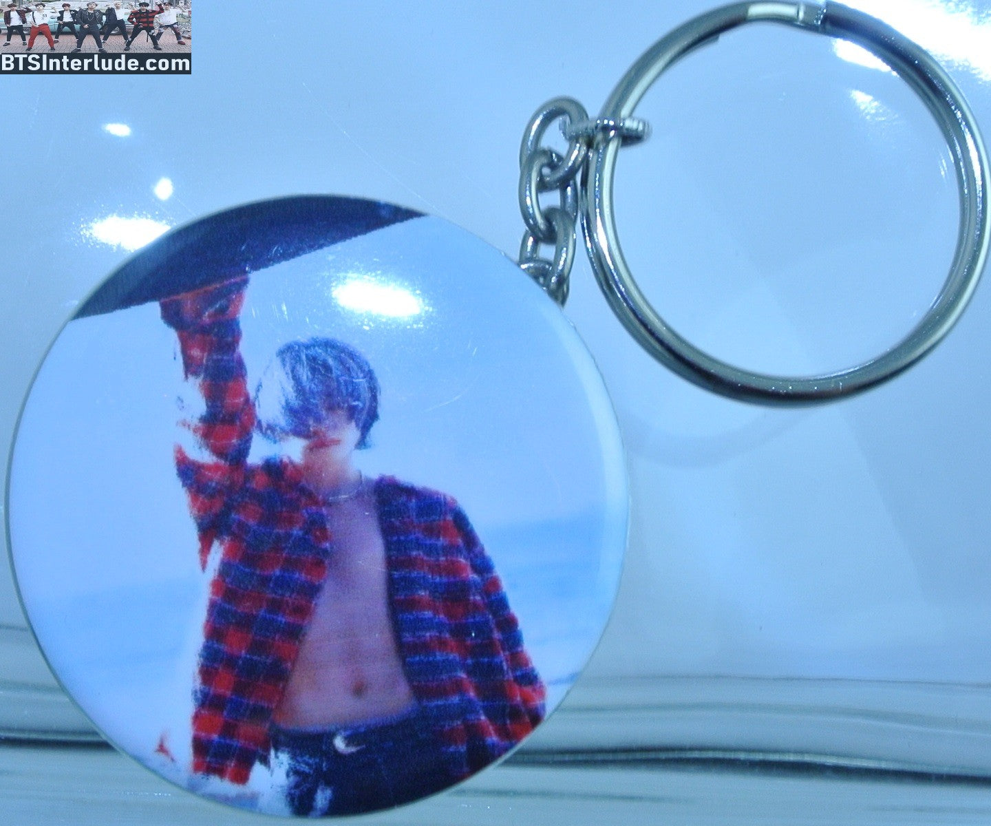 BTS KEYCHAIN BUTTON V KIM TAEHYUNG 김태형 BAZAAR SKATEBOARD SHIRTLESS KEYRING KEY CHAIN RING